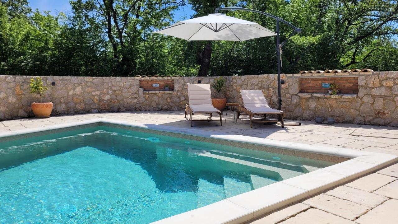 Villa Alara - Charming Villa With Heated Swimming Pool Milohnici Exterior foto