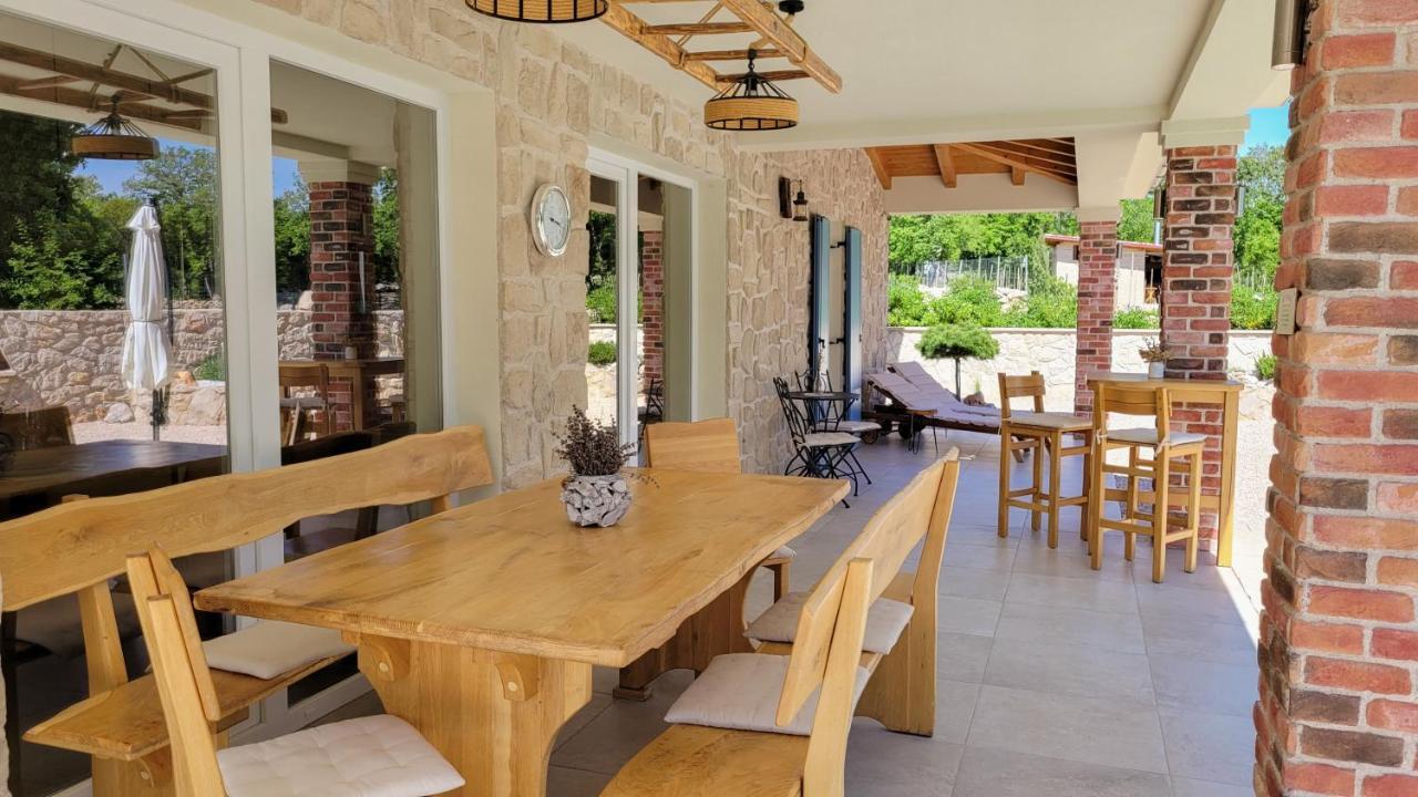 Villa Alara - Charming Villa With Heated Swimming Pool Milohnici Exterior foto