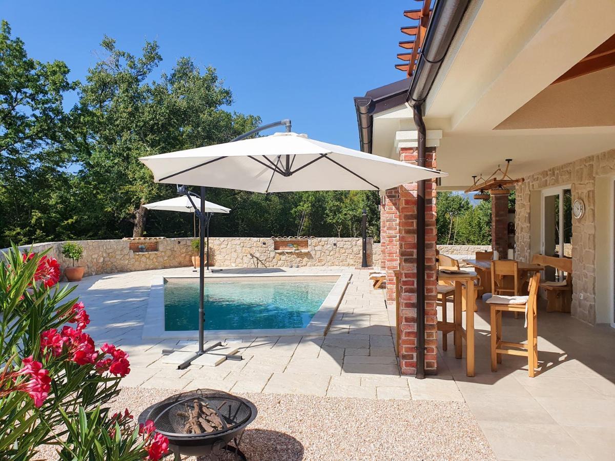 Villa Alara - Charming Villa With Heated Swimming Pool Milohnici Exterior foto
