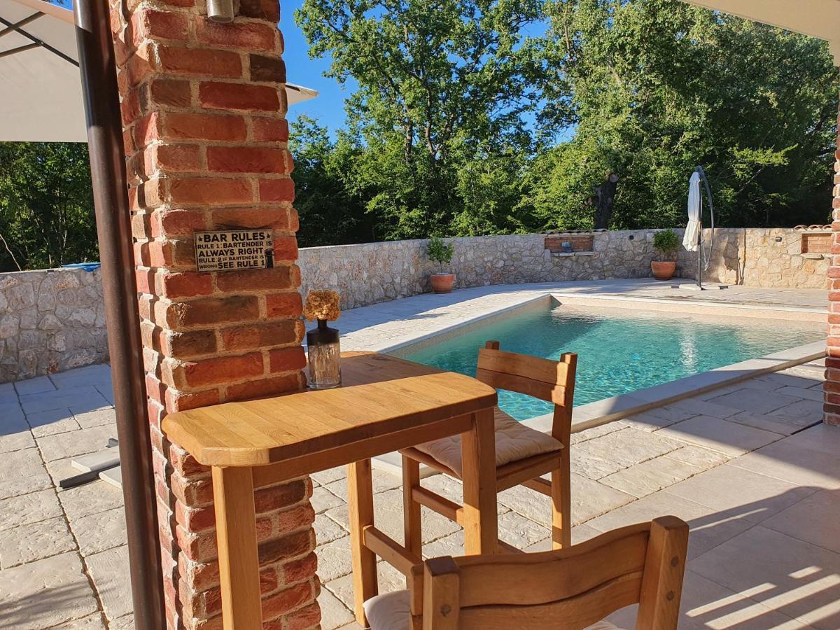 Villa Alara - Charming Villa With Heated Swimming Pool Milohnici Exterior foto