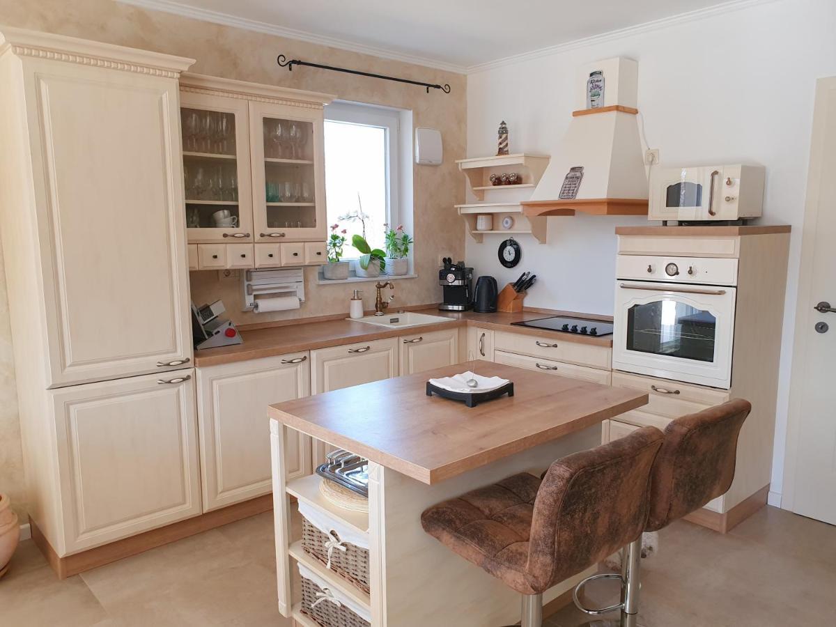 Villa Alara - Charming Villa With Heated Swimming Pool Milohnici Exterior foto