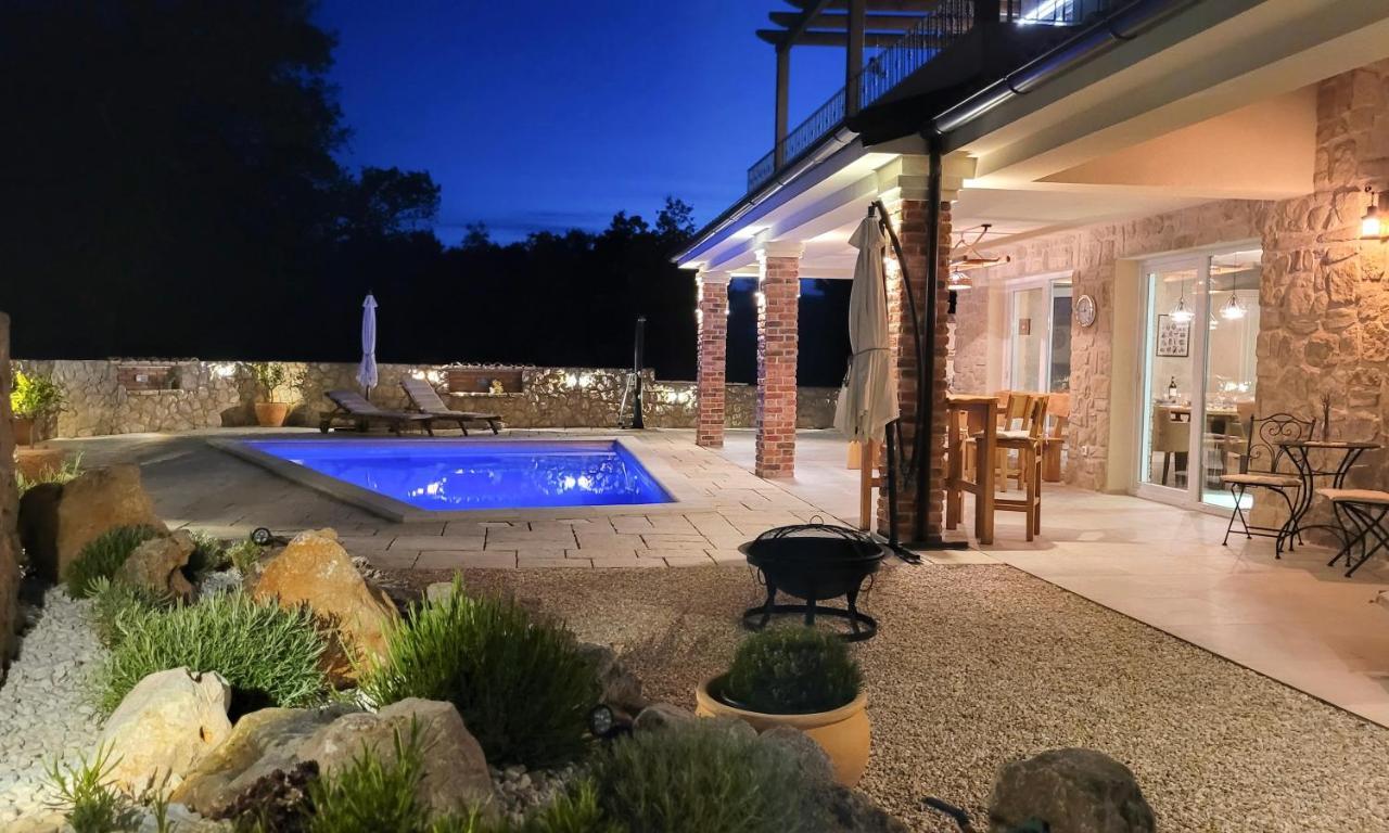 Villa Alara - Charming Villa With Heated Swimming Pool Milohnici Exterior foto