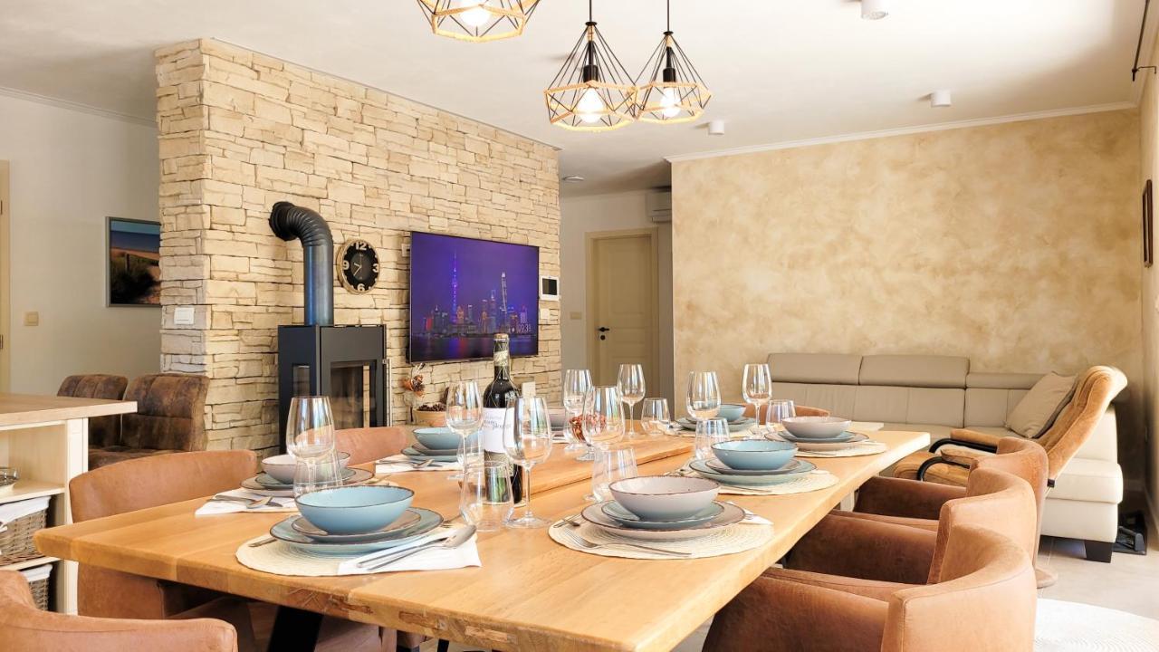 Villa Alara - Charming Villa With Heated Swimming Pool Milohnici Exterior foto