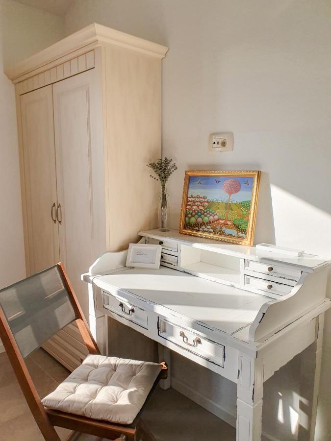 Villa Alara - Charming Villa With Heated Swimming Pool Milohnici Exterior foto