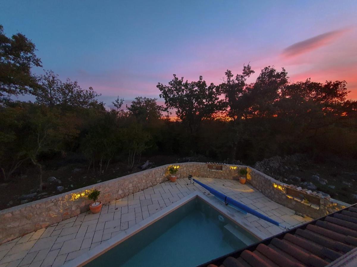 Villa Alara - Charming Villa With Heated Swimming Pool Milohnici Exterior foto
