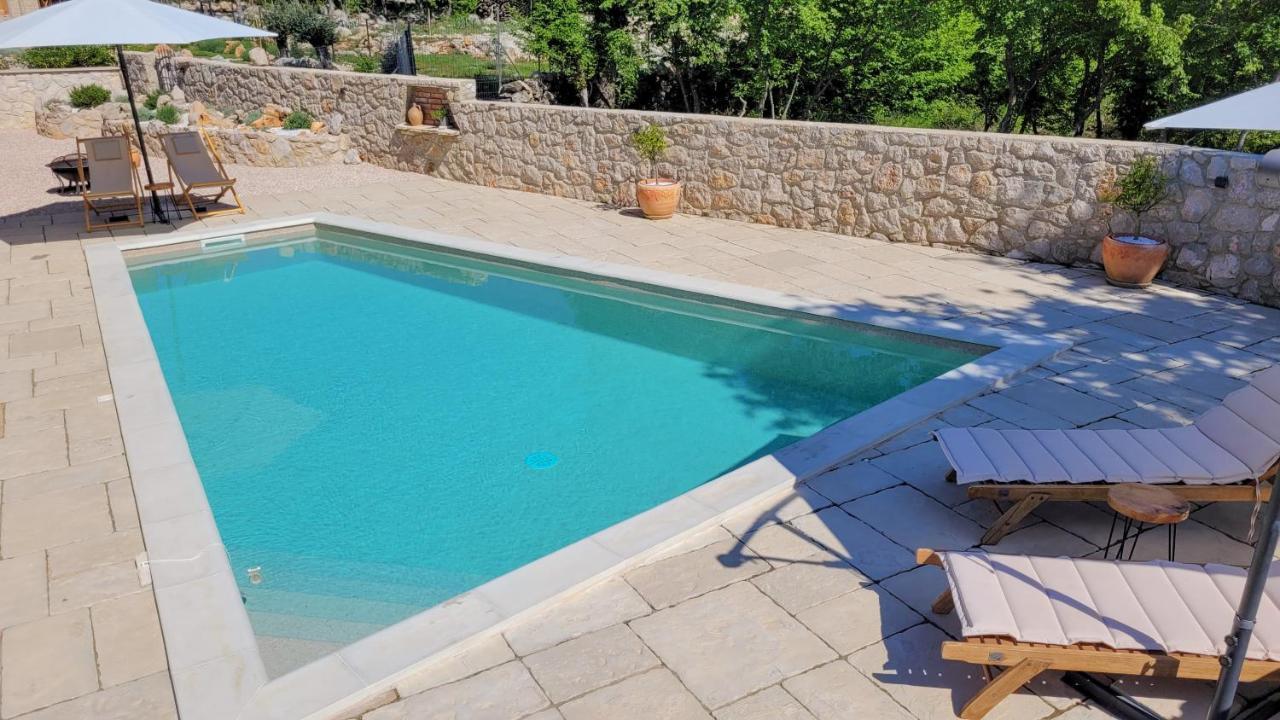 Villa Alara - Charming Villa With Heated Swimming Pool Milohnici Exterior foto